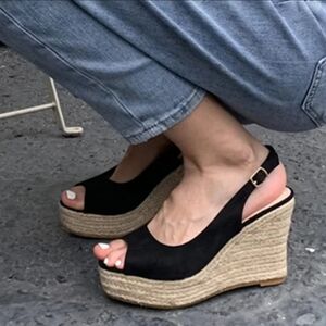 Toms Camilla Black Wedge Espadrille Peep Toe Sling Back Canvas Sandals Sz.9  EUC